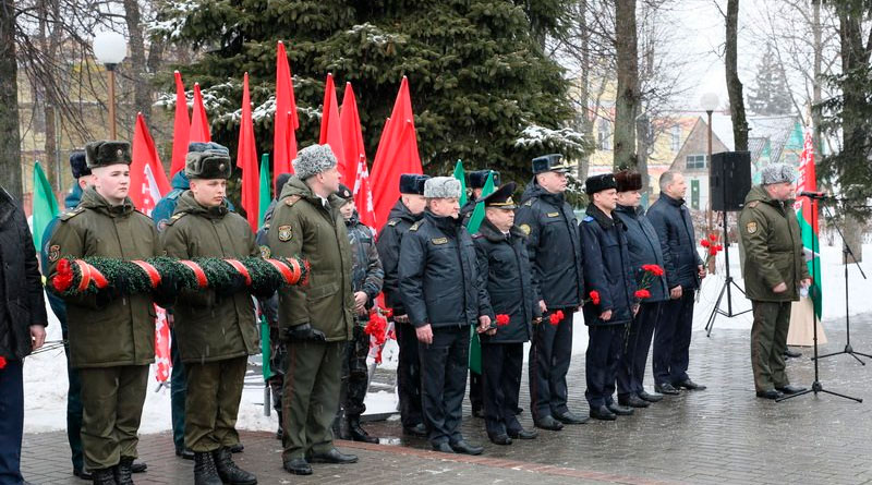Военнослужащие Слонимской бригады на митинге